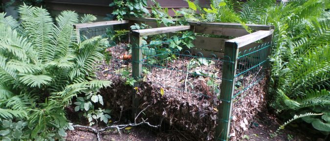 Wood & Wire Composter: Do-It-Yourself Compost Bin Instructions