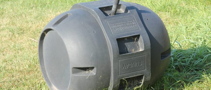 Barrel Composter: Do-It-Yourself Compost Bin Instructions