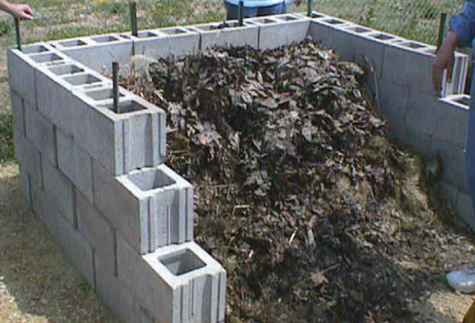 Concrete Block Composter: Do-It-Yourself Compost Bin Instructions
